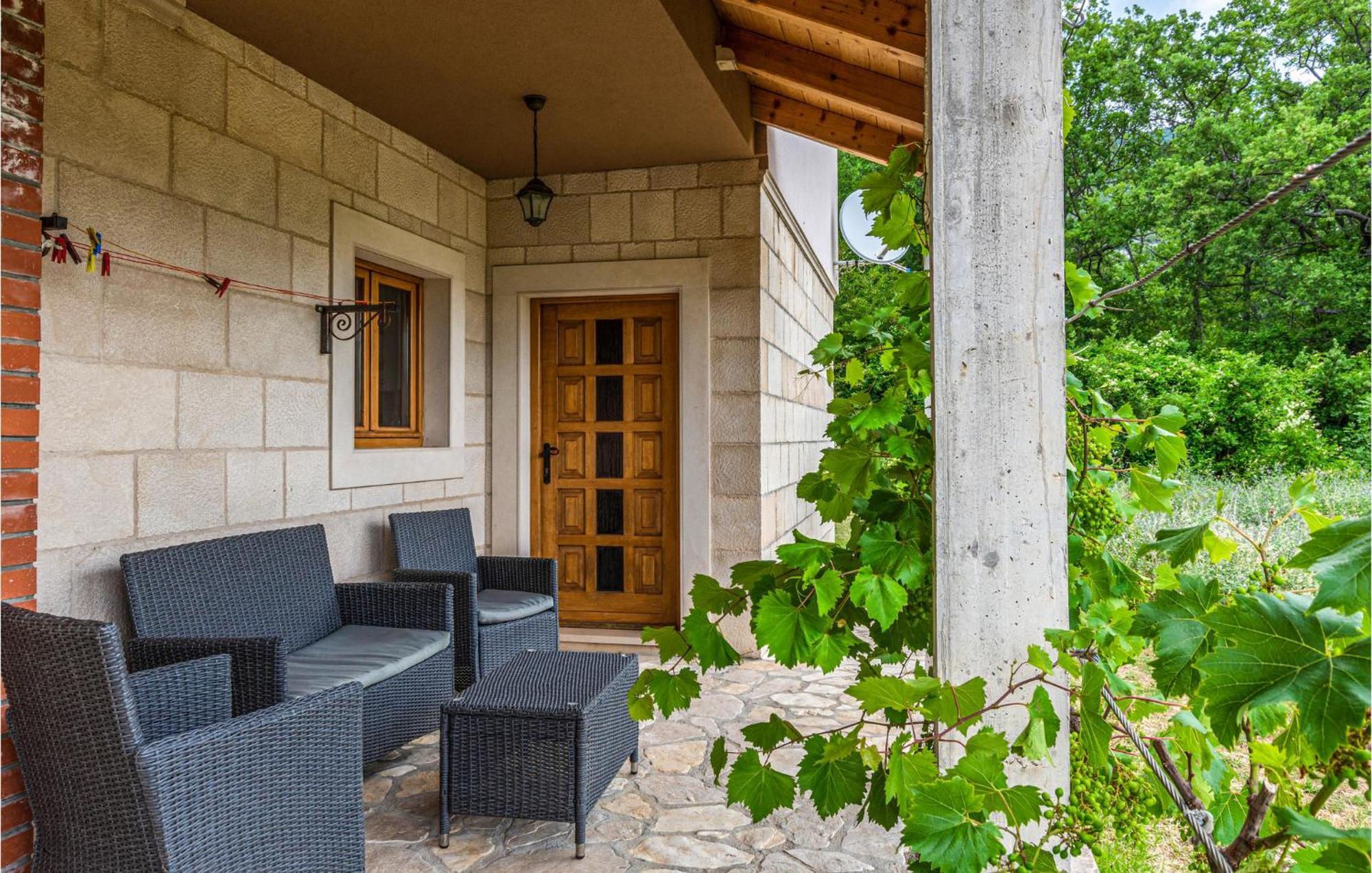 Nice Apartment In Ostrvica With Kitchen Exterior foto